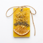 Zawieszka z wosku pszczelego – Tymianek i Nagietek - obrazek 2